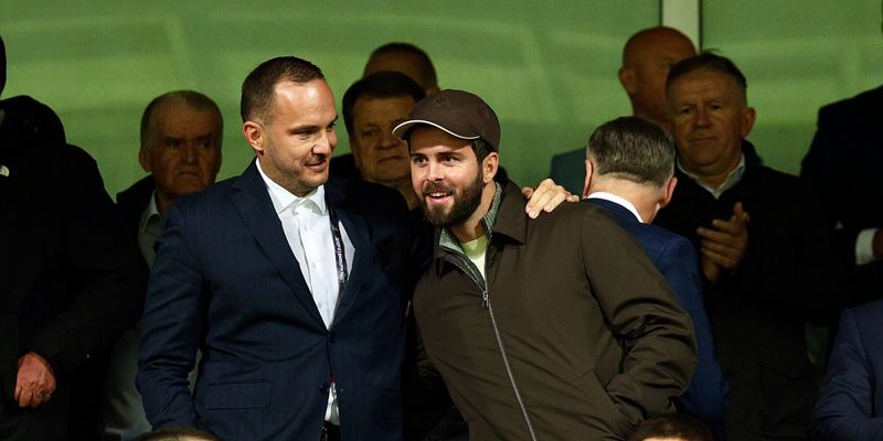 Brojne poznate ličnosti iz VIP lože prate oproštaj Edina Džeke u Zenici