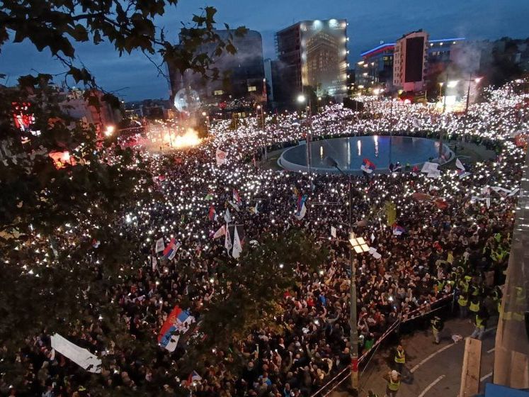 Završni predizborni skup Studentske liste na beogradskoj Slaviji okupio desetine hiljada građana