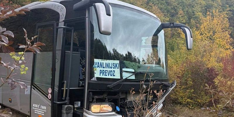 Autobus s nogometašima Famosa sletio s ceste na putu za Goražde, utakmica odgođena