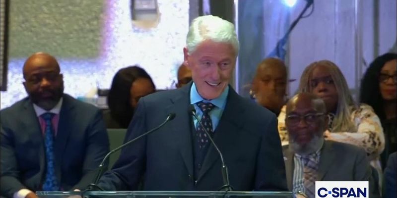 Bill Clinton uputio snažnu poruku protiv diskriminacije muslimana i citirao ajet iz Kur'ana