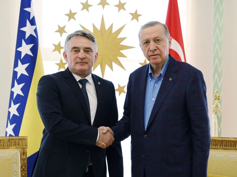 Komšić izrazio saučešće Erdoğanu nakon teške saobraćajne nesreće u Manisi