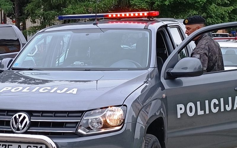 Policijska akcija u Živinicama: Zaplijenjeno oko 1,5 kilograma narkotika, jedna osoba privedena