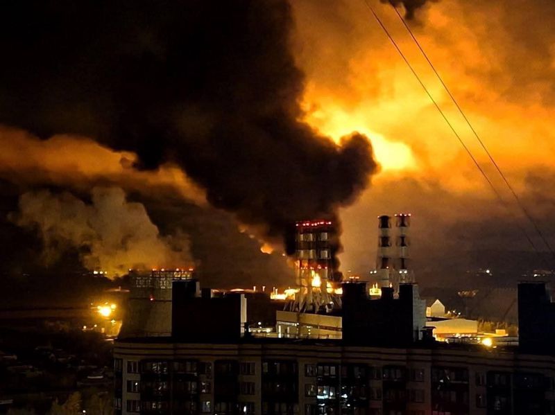 Masovni napad ukrajinskih dronova na Sankt Peterburg: Pogođeni naftni terminal, podatkovni centar i most