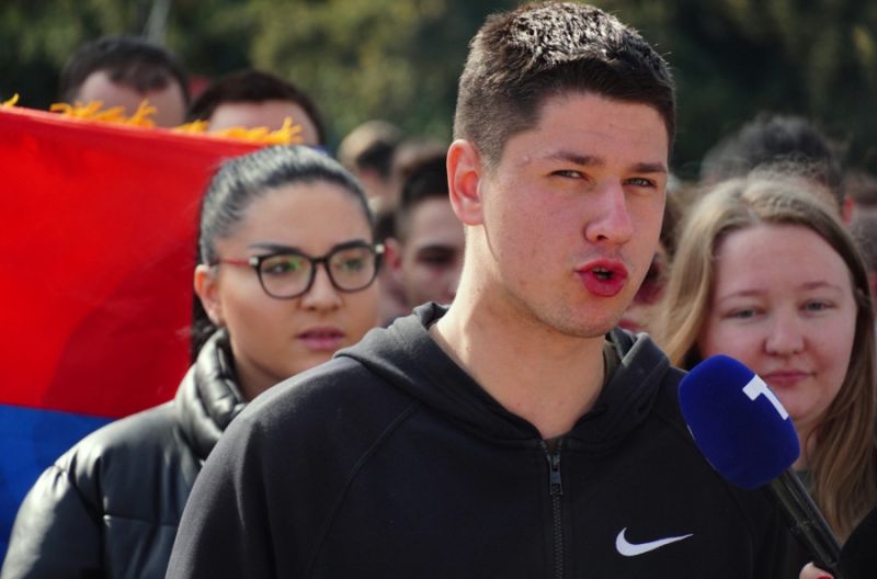 Aktivnosti studenta medicine i izbornog kandidata u zdravstvenim ustanovama izazvale reakcije javnosti