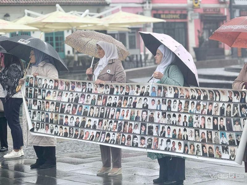 Članice Udruženja „Žene Srebrenice“ u Tuzli poručile da ne odustaju od istine i stale u odbranu Memorijalnog centra i Faruka Đozića