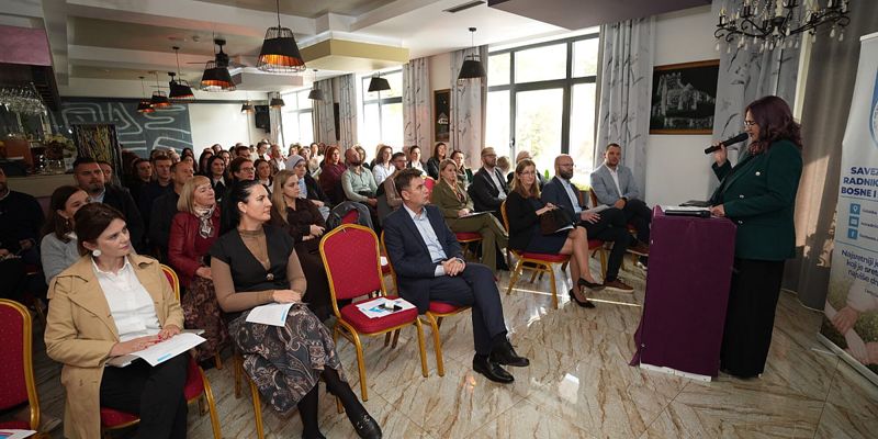 U Travniku održan stručni skup posvećen jačanju sistema podrške porodicama i djeci