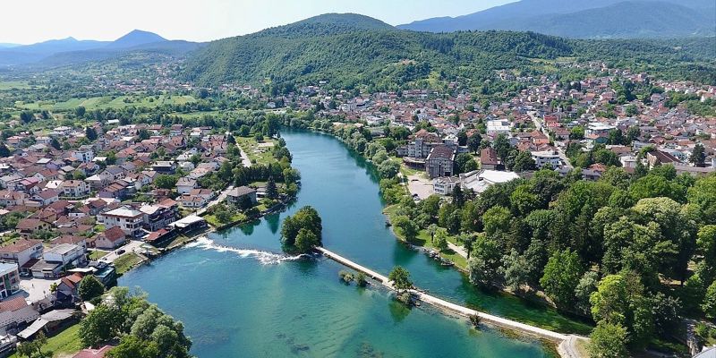 Muškarac iz Bihaća osuđen na deceniju zatvora zbog zlostavljanja maloljetne kćerke