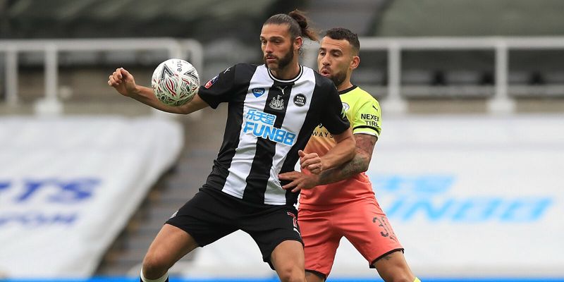 Nekadašnji napadač Liverpoola Andy Carroll objavio ime osobe koja ga je seksualno zlostavljala
