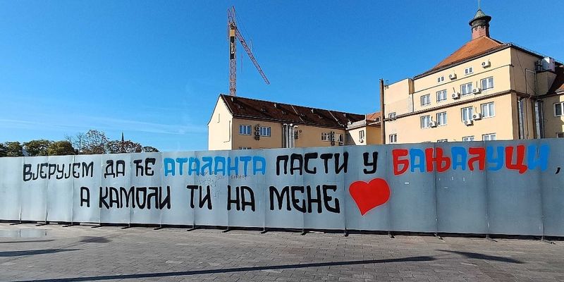 Duhovit grafit obilježio evropski trijumf Borca: Poruka na ogradi privukla pažnju navijača