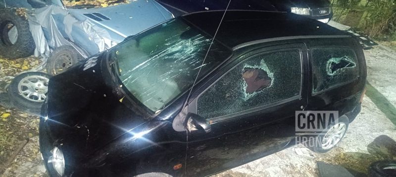 Incident u Starom Gradu: Muškarac palicom oštetio automobile komšija i priveden