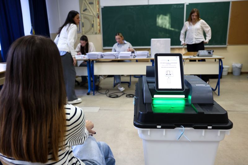 CIK BiH: Tokom provjere odbačeno više od 5.000 koverata pristiglih iz dijaspore, brojanje glasova u toku