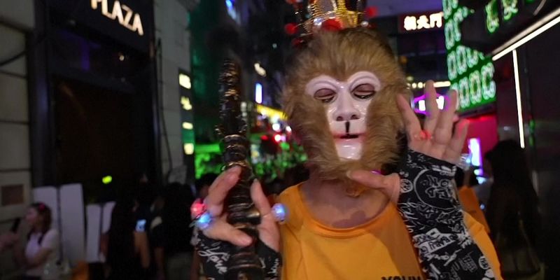 Hong Kong produžio obilježavanje Noći vještica na čitav mjesec: Ulice preplavili deseci hiljada kostimiranih građana i turista