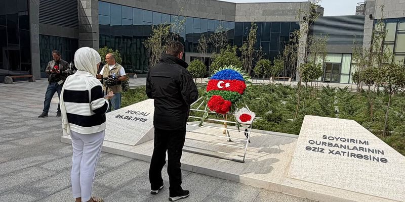 Ministar Hurtić tokom posjete Azerbejdžanu odao počast žrtvama u Hodžaliju i poručio da se mir ne podrazumijeva