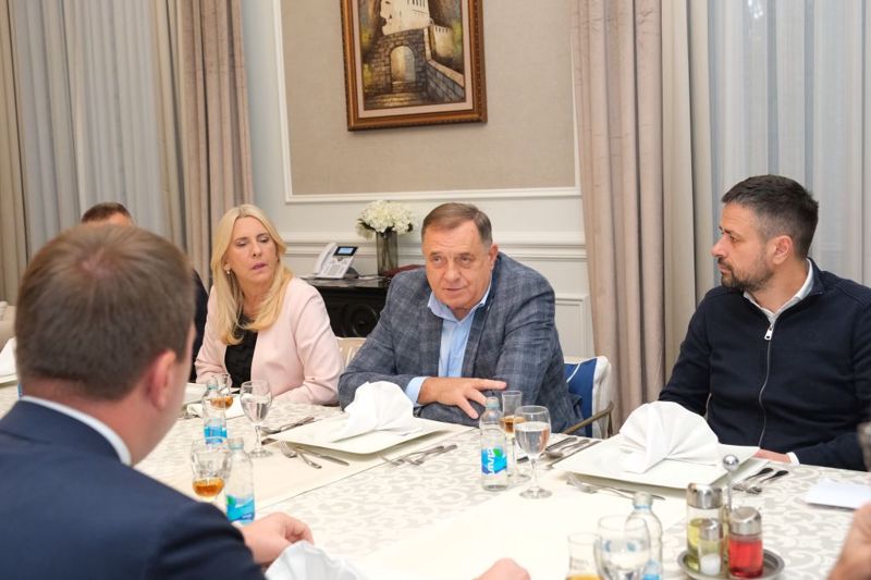 Održan sastanak koalicionih partnera u Banjoj Luci: Dodik poručio da povjerenje donosi pobjede