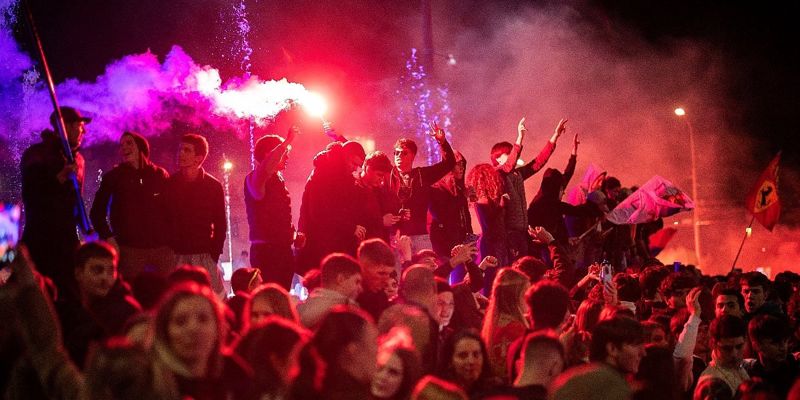 Vlada Srbije apeluje na smirivanje tenzija tokom prenosa vlasti nakon incidenata i napada na medije