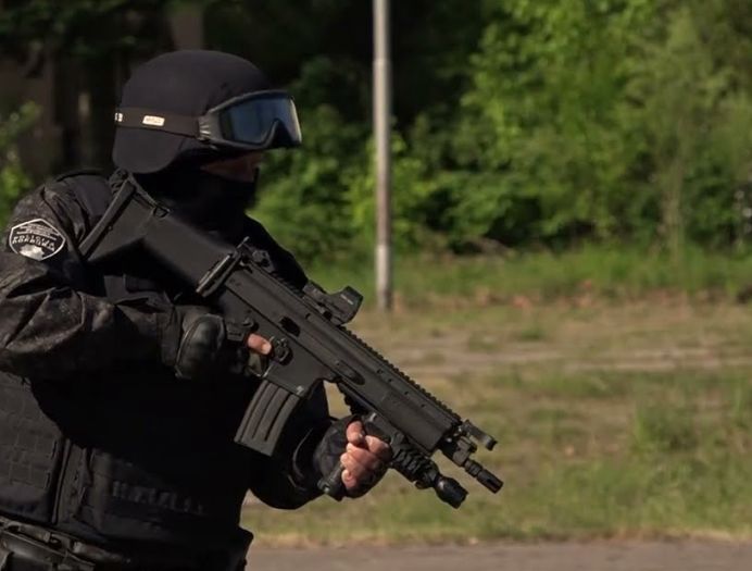 Velika policijska akcija u Tuzli: Osam osoba privedeno zbog sumnje na pokušaj ubistva