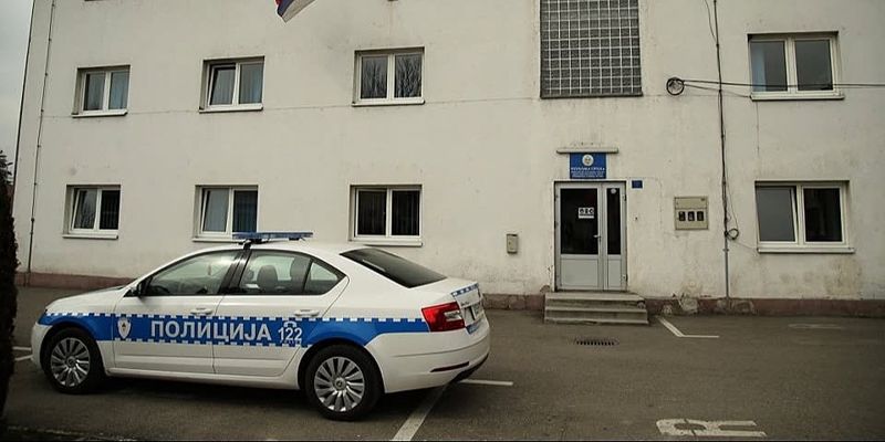 Incident u Tesliću: Muškarac ranjen iz vatrenog oružja, policija pretresom pronašla vojnu opremu i municiju