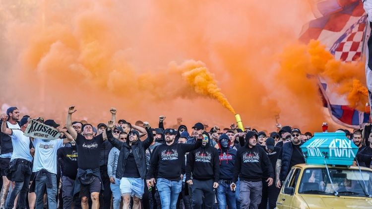 Vlada Hrvatske oštro osudila nacističke uzvike navijača u Splitu