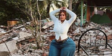 Poznata influenserica odgovorila na osude zbog fotografisanja ispred ruševina u Panami: Cilj mi je bio pomoći