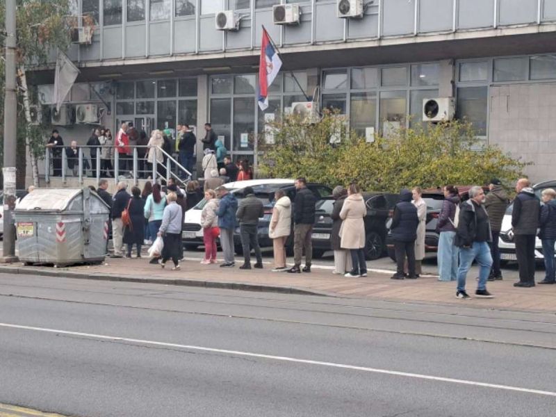 Zabilježene gužve na graničnim prijelazima i biralištima u Srbiji