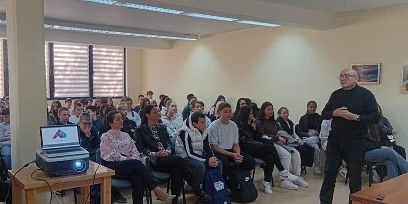 Otvorena manifestacija „Mjesec knjige” u Brčkom: Predavanja o sigurnosti djece na internetu i historijskim temama