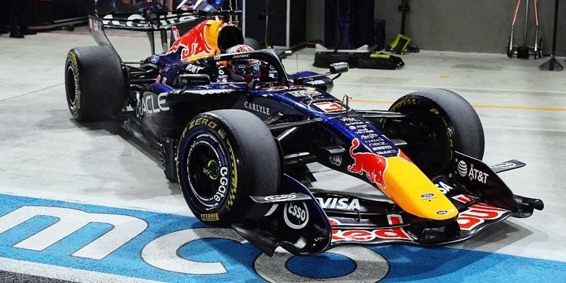 Verstappen trijumfovao u dramatičnoj sprint utrci u Singapuru nakon osvojenog pole positiona