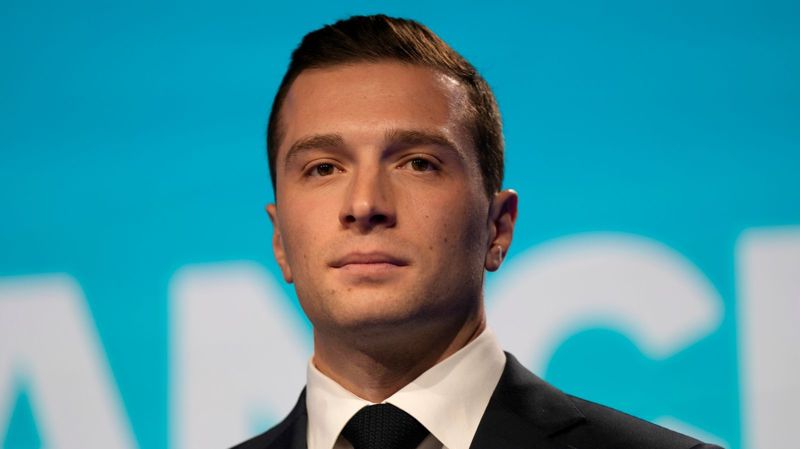 Džordan Bardela potvrdio lidersku poziciju u Nacionalnom okupljanju uz masovne proteste u Orleanu