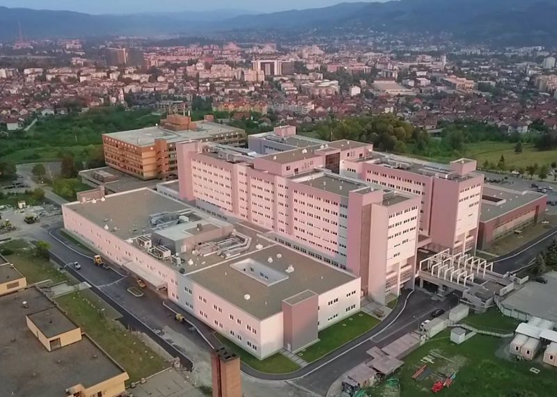 Teška saobraćajna nesreća kod Brestovčine: Motociklista prebačen na UKC RS nakon sudara sa radnom mašinom