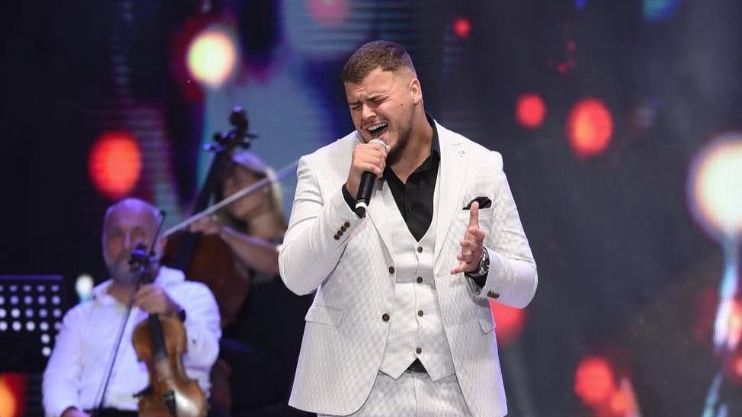 Almin Džanković objavio novu pjesmu i spot pod nazivom „Ti i ja smo jedna duša“
