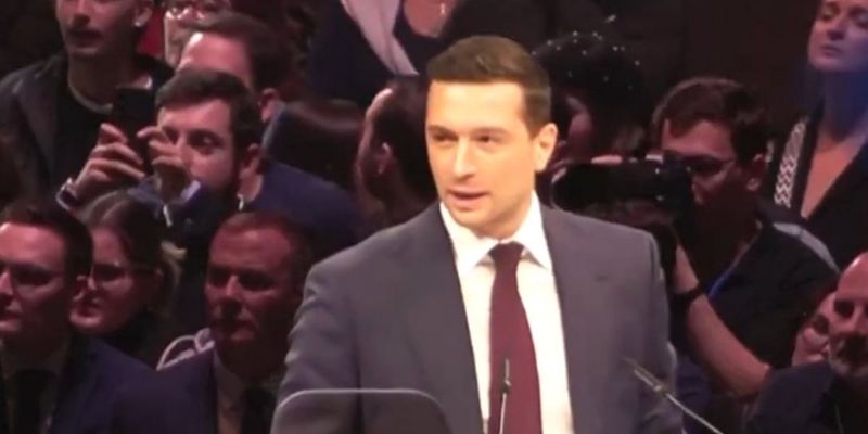 Aktivisti prekinuli govor Jordana Bardelle na kongresu Nacionalnog okupljanja