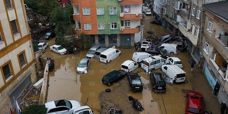 Rekordne padavine u Istanbulu odnijele šest života: Spasioci i dalje tragaju za nestalima