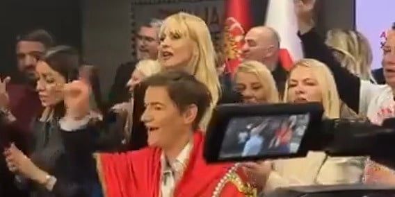 Kćerka glumca Milana Štrljića prisustvovala slavlju u štabu SNS-a tokom kojeg se pjevala pjesma posvećena Ratku Mladiću