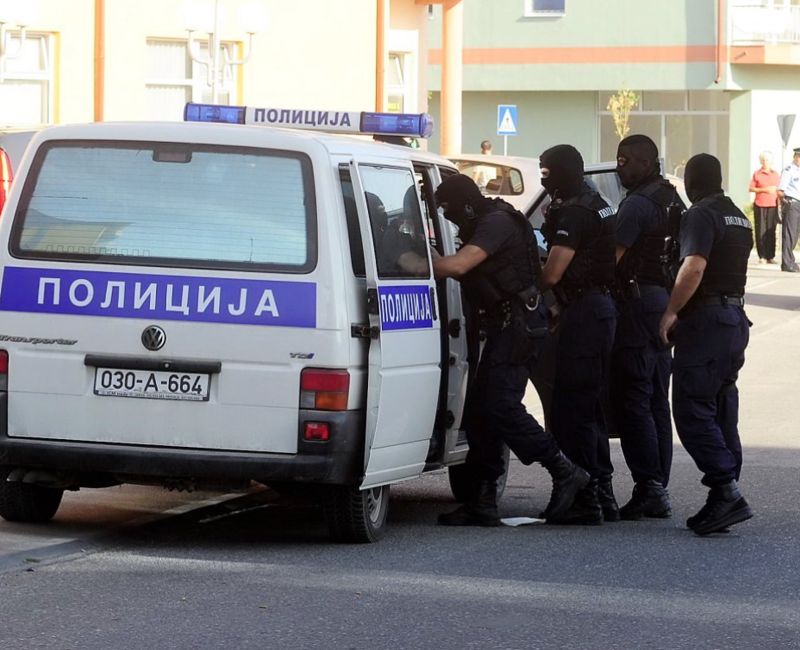 Tragedija tokom policijske akcije u Zvorniku: Osumnjičeni progutao nepoznatu supstancu i preminuo