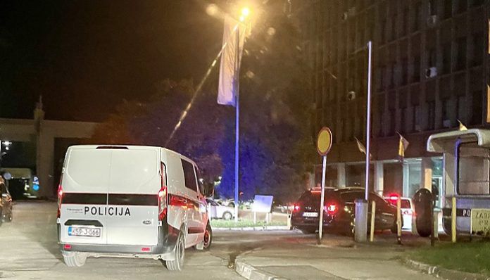Niz policijskih akcija u Zenici: Oduzeta falsifikovana dozvola, demoliran automobil i zaplijenjena droga