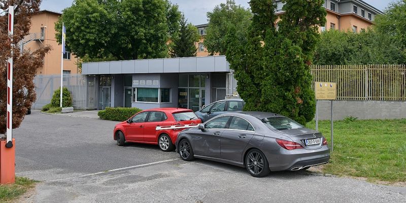 Inspektor UIO BiH osuđen na godinu dana zatvora, donesene i odluke o pritvorima za krijumčarenje ljudi i ekstradiciju