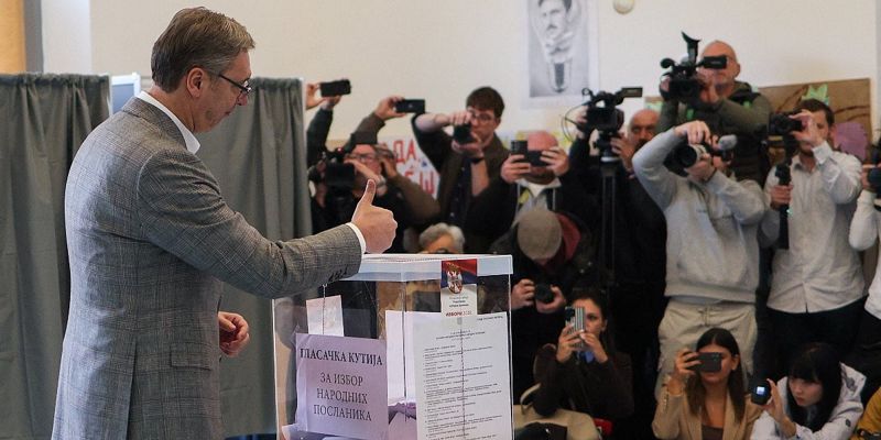 Vučić i Srdanović obavili građansku dužnost: Nekadašnji predsjednik čekao duže od dva sata na biralištu