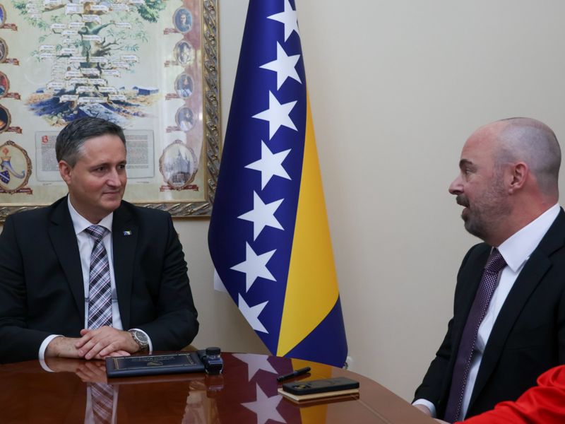 Bećirović i Ginkel razgovarali o političkim prilikama i jačanju saradnje sa SAD-om