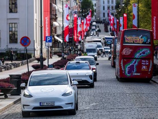 Električna vozila dominiraju u Norveškoj: Više od polovine automobila u Oslu vozi na struju