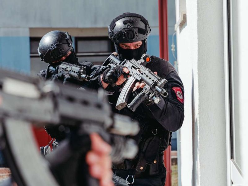 Policijska akcija "Sting" u Istočnom Sarajevu: Uhapšene tri osobe, oduzeti droga, oružje i duhan