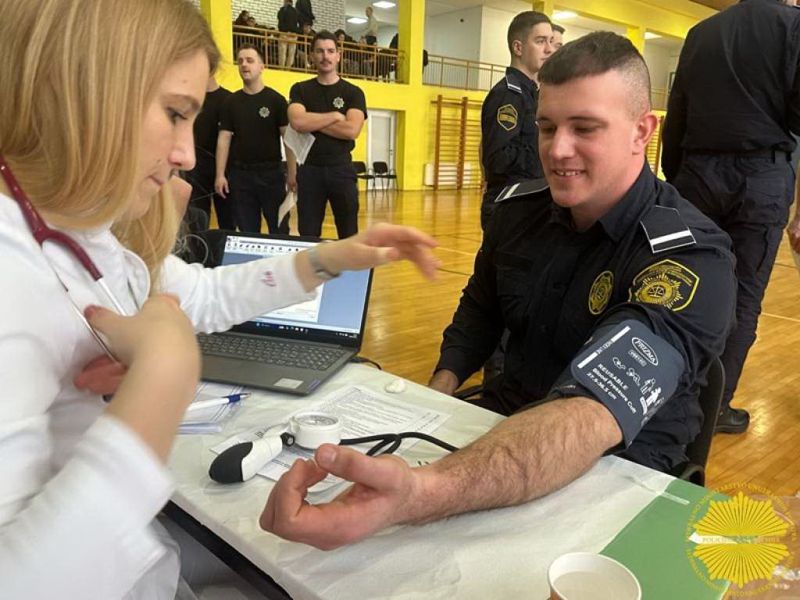 Kadeti i uposlenici Policijske akademije FMUP-a učestvovali u dobrovoljnom darivanju krvi
