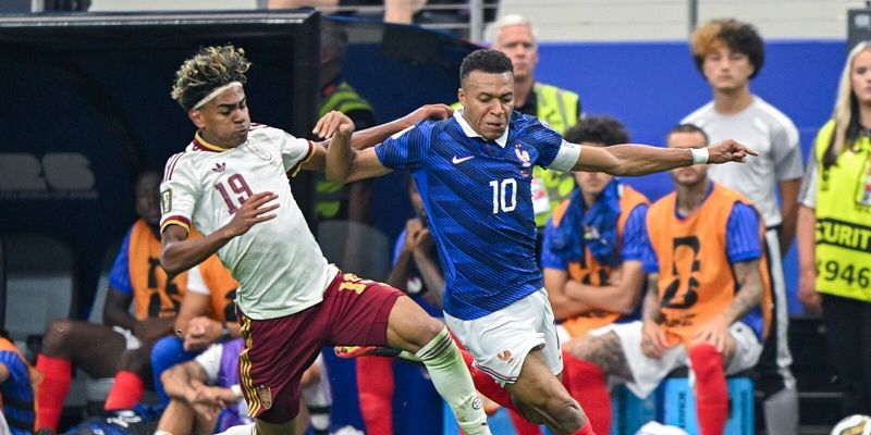Bivši urednik France Footballa smatra da Mbappe ne zaslužuje Zlatnu loptu zbog izostanka klupskih trofeja