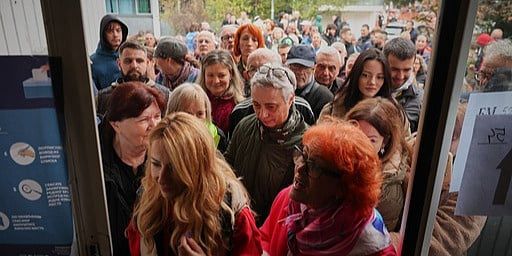 Vanredni parlamentarni izbori u Srbiji: Ključna utrka između vladajućeg SNS-a i Studentske liste