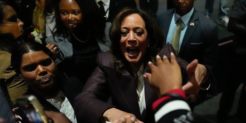Kamala Harris uputila apel biračima za masovan izlazak na glasanje i uputila oštre kritike na račun Donalda Trumpa