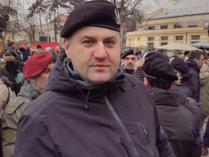U Kragujevcu priveden bivši predsjednik Vojnog sindikata Srbije zbog objava na društvenim mrežama