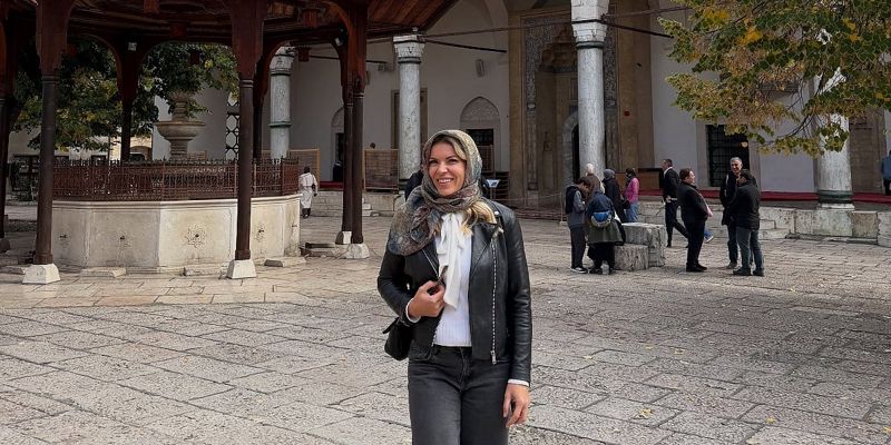 Voditeljica Anita Martinović u posjeti Sarajevu: Prvi put obišla džamiju i uživala u čarima grada
