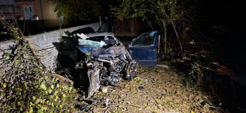 Teška saobraćajna nesreća kod Bugojna: Vozač Škode smrtno stradao nakon slijetanja s ceste
