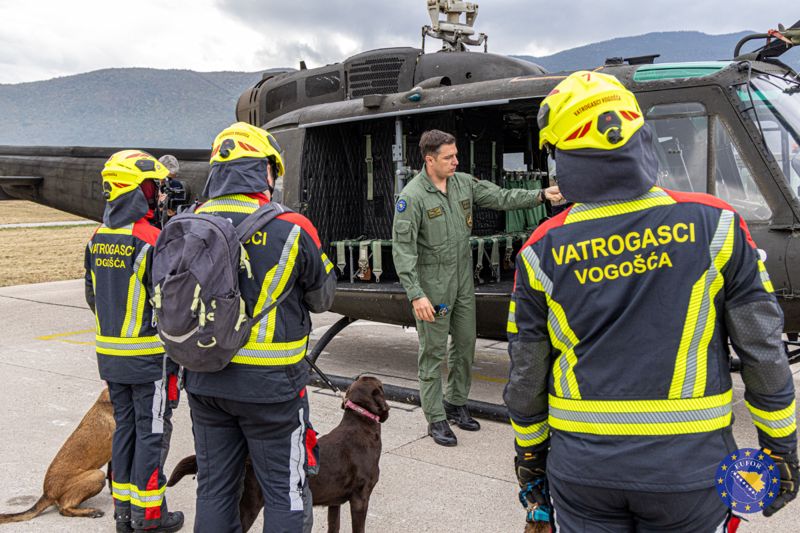 K9 tim iz Vogošće i EUFOR realizovali prvu obuku za helikopterske spasilačke operacije u BiH