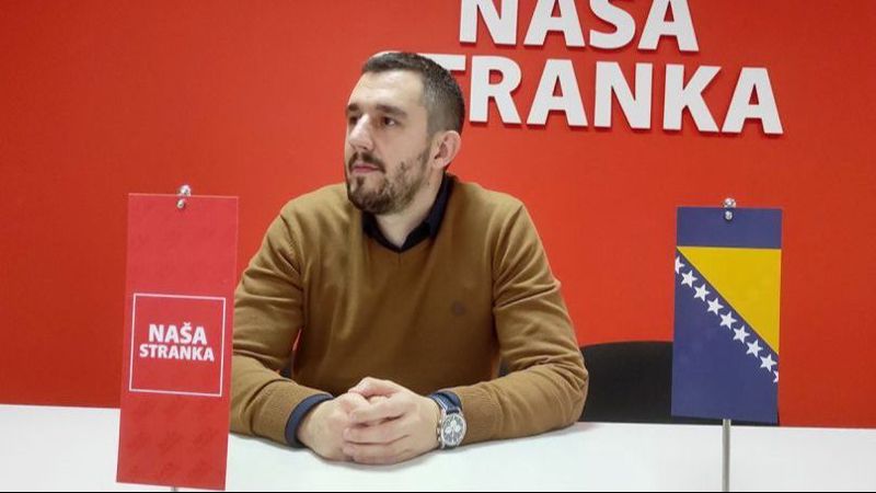 Bivša članica Naše stranke ukazala na 11 istovremenih funkcija zastupnika Vibora Handžića
