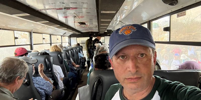 Američki političar Brad Lander, rabini i volonteri privedeni na Zapadnoj obali tokom berbe maslina