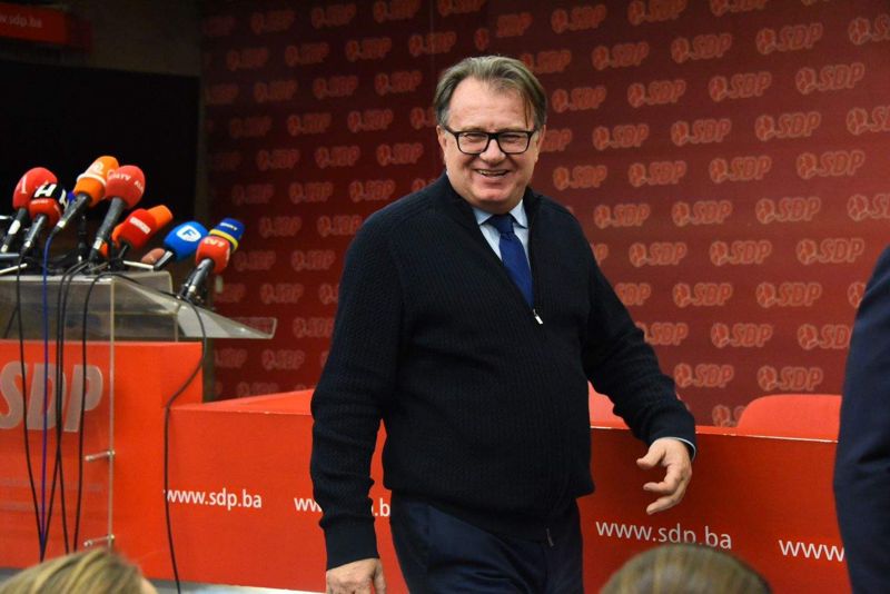 Medijski izvještaji: Nikšić poručio partnerima da Trojka više ne postoji i da SDP teži koaliciji sa SDA
